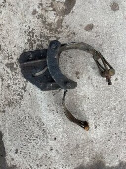 Prodám originál držák dynama na ZETOR25-1000,-