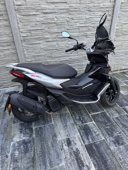 Aprilia sr gt 125