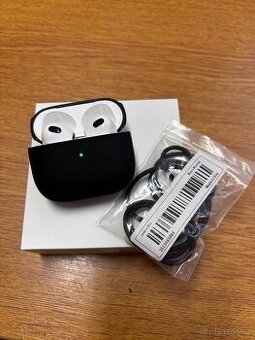 Apple AirPods (3. generace) s MagSafe nabíjecím pouzdrem