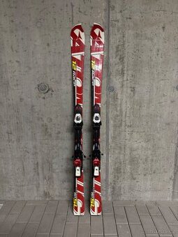 JR Závodní slalomky Atomic 151 cm + hůlky