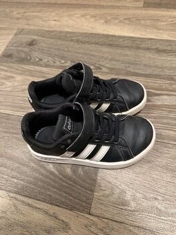 Adidas tenisky 28