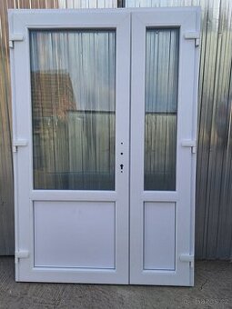 Vchodove dveře bile 140x208