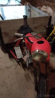 Rykša Jawa panelka 250