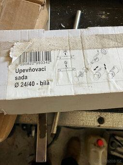 Upevňovací sada k topnému žebříku