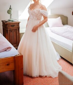 Nádherné svatební šaty Adhil