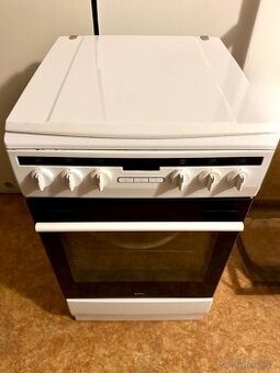 Plynový sporák s elektrickou troubou