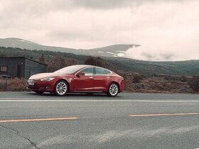 Tesla model S 70D nabíjení zdarma