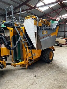 Grégoire G3.220 tažený sklízeč hroznů