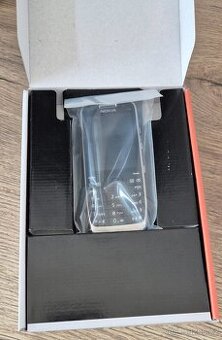 Nokia e52 - nova, komplet v krabici