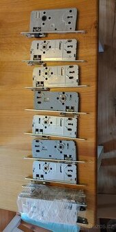 Zadlabávací zámky interiérové rozteč 90/50
