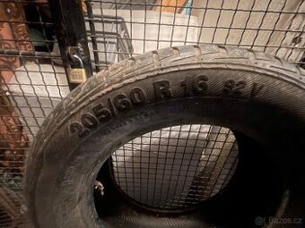 Gumy 205/60 R16 - 1