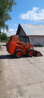 kolový nakladač Locust 903