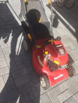 Benzínová sekačka s pojezdem