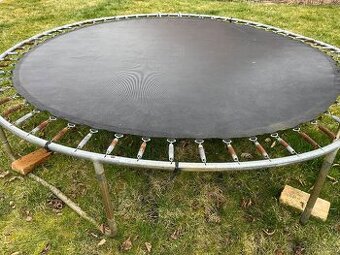 Trampolína