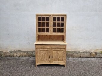 STARÁ KREDENC PO RENOVACI