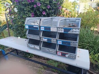 Prodám plechové stohovatelné boxy se skosenou hranou