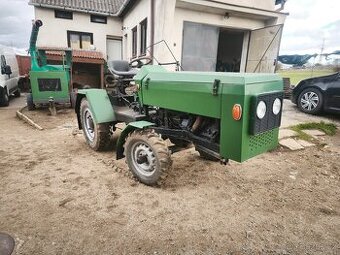 Prodam traktor