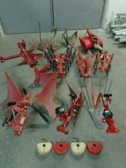 Vari příslušenství,pluh, brány, kypříč, závaží