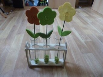 dřevěná dekorace kytky