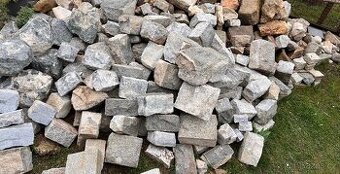 Žulové kameny opracované