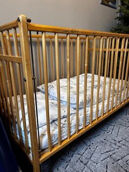 Dětská postýlka s matrací