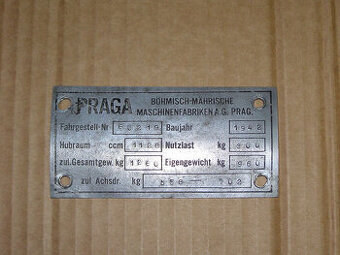 Prodám originální výrobní štítek Praga Piccolo z roku 1942