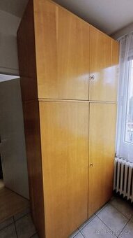 skříň masiv dřevo