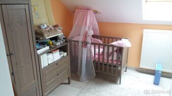 Dětská dřevěná postýlka  se nebesy a doplňky