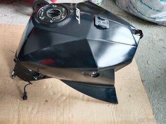 KTM 990 SUPER DUKE nádrž model 2006