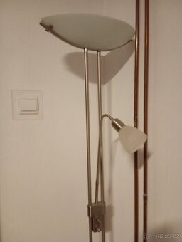 Stmívací lampa stojící
