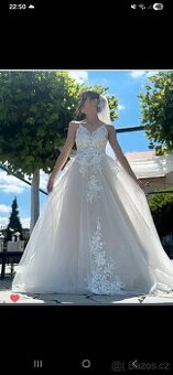 Svatební šaty