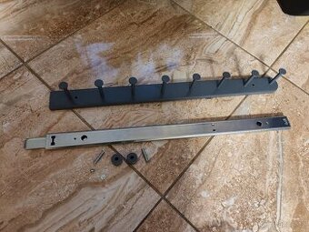 Výsuvný multifunkční věšák 58 cm šedý ikea