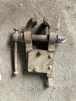 kovářský svěrák