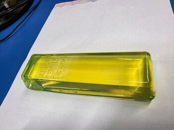 Cihlička slitek uranové sklo