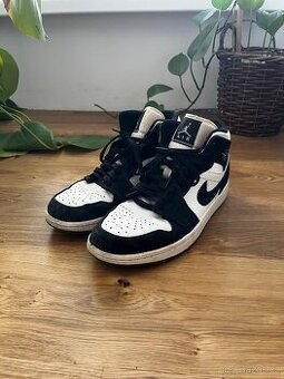 Air Jordan 1 Mid (černo-bílé)