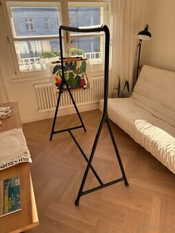 Stender na zavesenie kabatov/siat