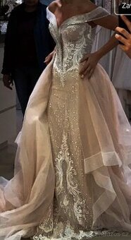 Svatební šaty meruňkové pc: 48.000kč