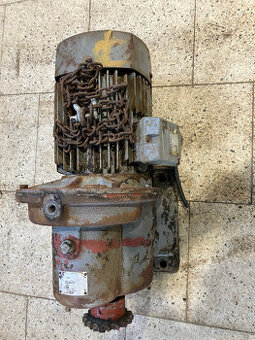 elektromotor s převodovkou MEZ Mohelnice