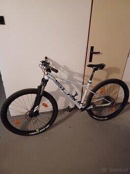 Juniorské kolo superior racer xc 27 bílé