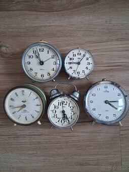 5ks funkčních budíku