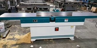 Srovnávačka s litinovým 3000x 400 stolem a spirál válec..