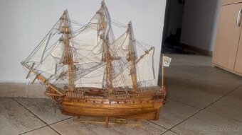 Dřevěný model historické lodě St. Géran 1736
