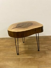 Ořechový stolek - 1