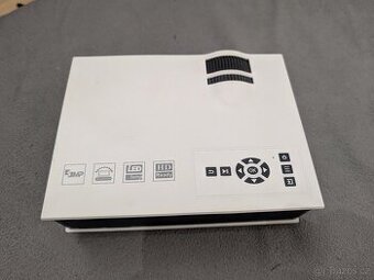 mini Projektor 800 lumenů