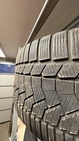 Pneu zimní 295/35 R21