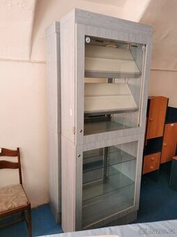2x skřine s podsvicenim a zrcadlem