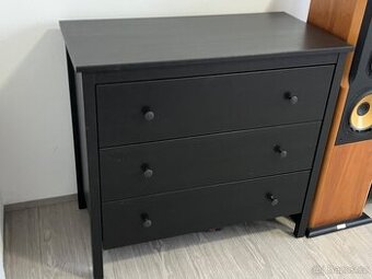 Tmavý nábytek Ikea