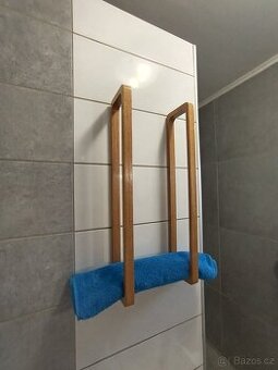 Věšák na ručníky - dub (bez vrutů)