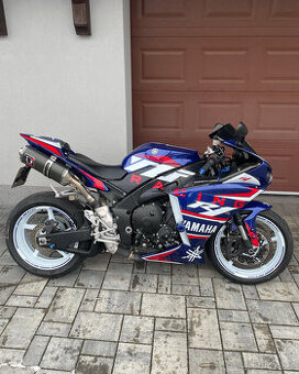 Yamaha R1