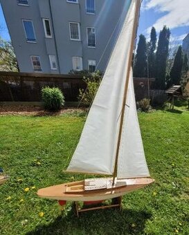 RC plachetnice Schuco „Mistral“
